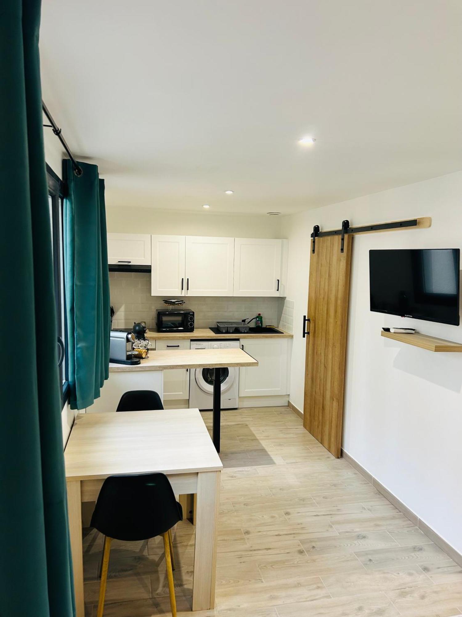 En Centre-ville Apartment *